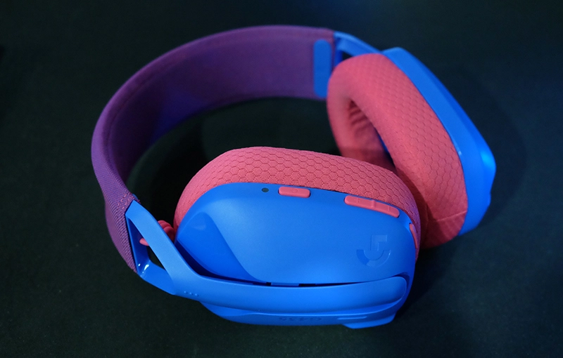 Logitech G435 LIGHTSPEED Bluetooth Headset in Blue - Lightweight and stylish wireless headset for gamers.