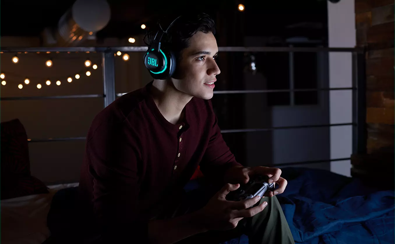 Experience superior audio quality with the JBL Quantum 800 headset, now at Buytronics in Dubai, UAE.
